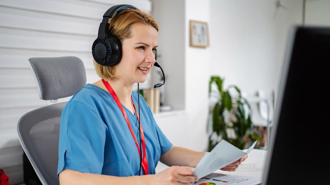 Virtual assistant working